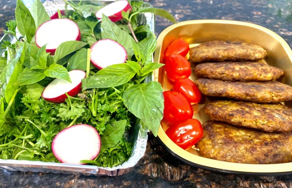 کتلت و سبزی خوردن