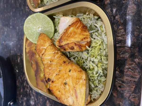 سبزی پلو و ماهی سلمون