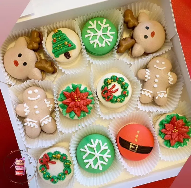 Christmas macaron box