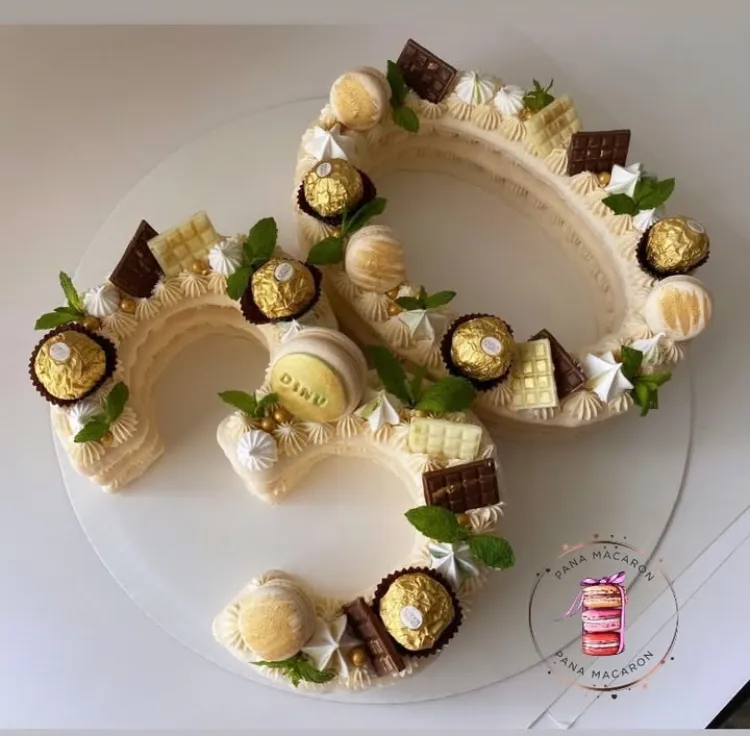 Macaron cake