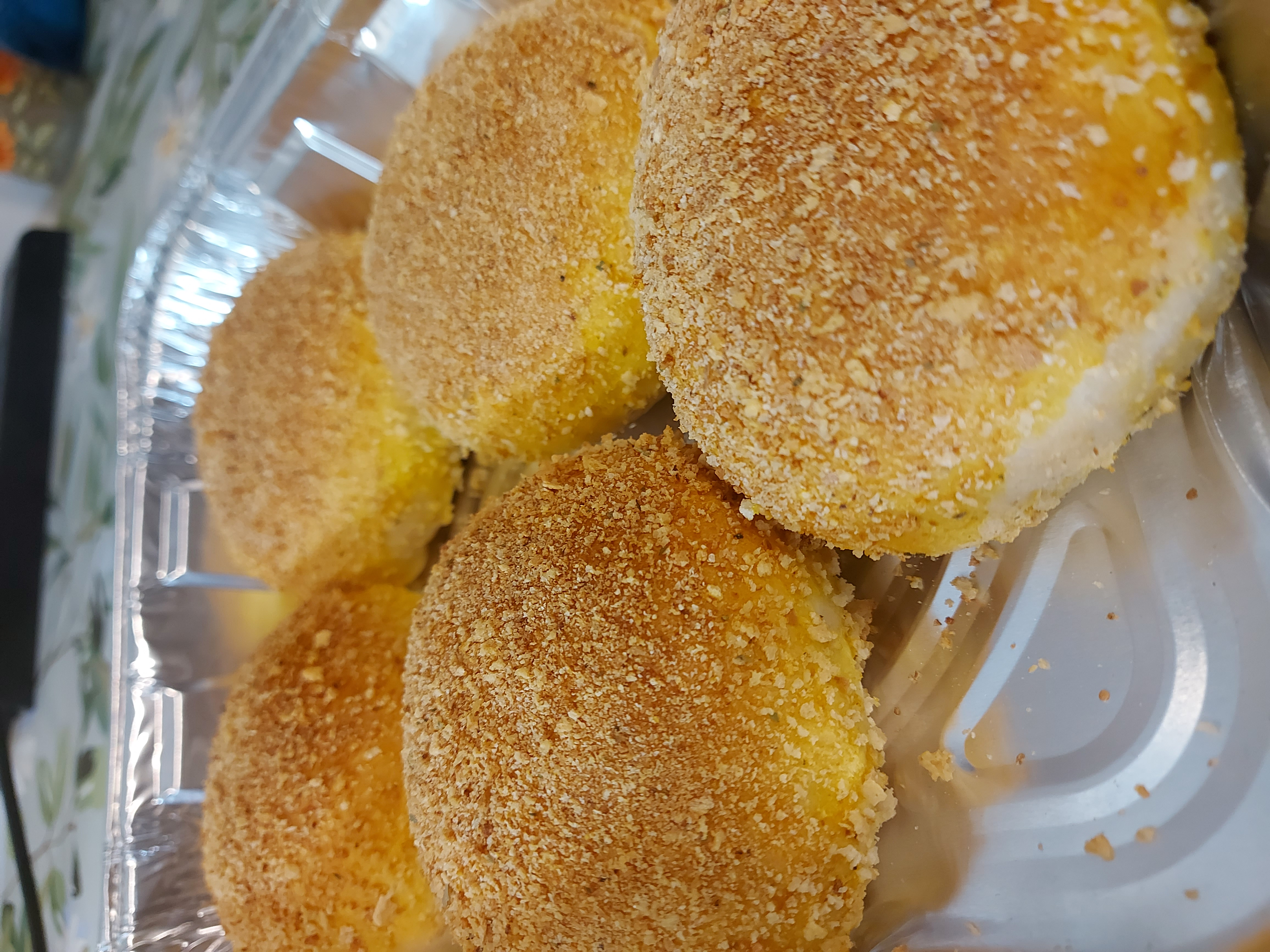 همبرگر شکم پر بافلینگ گوشتHomemade Stuffed Hamburger with Mushroom Sauce