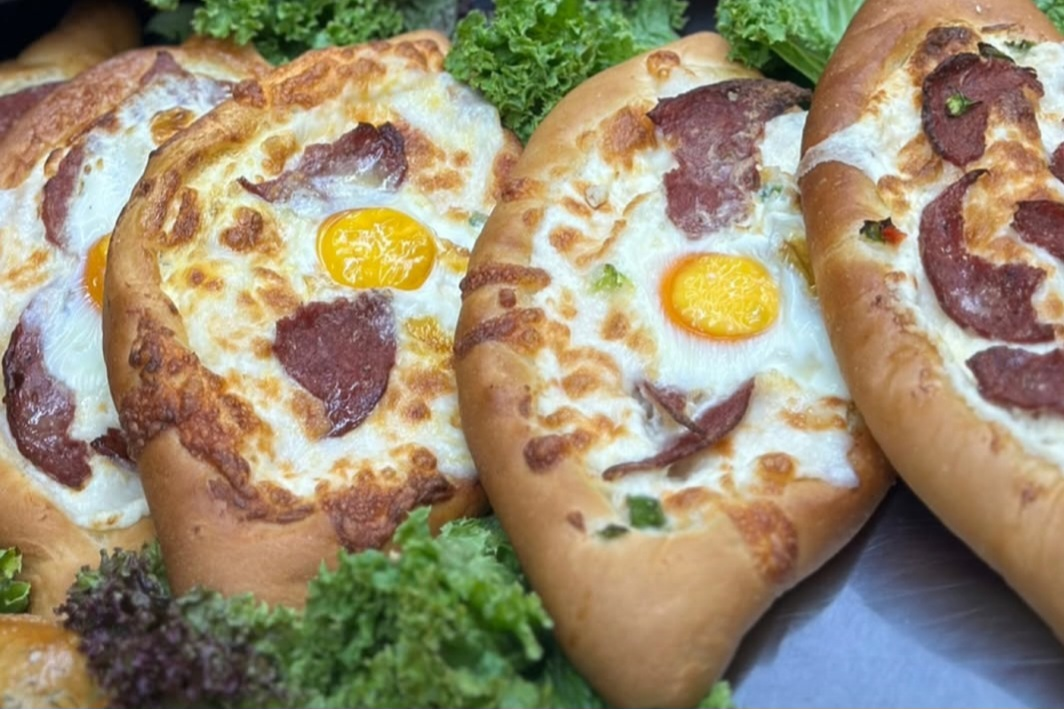 خاچاپوریKhachapuri Georgian Cheese Bread