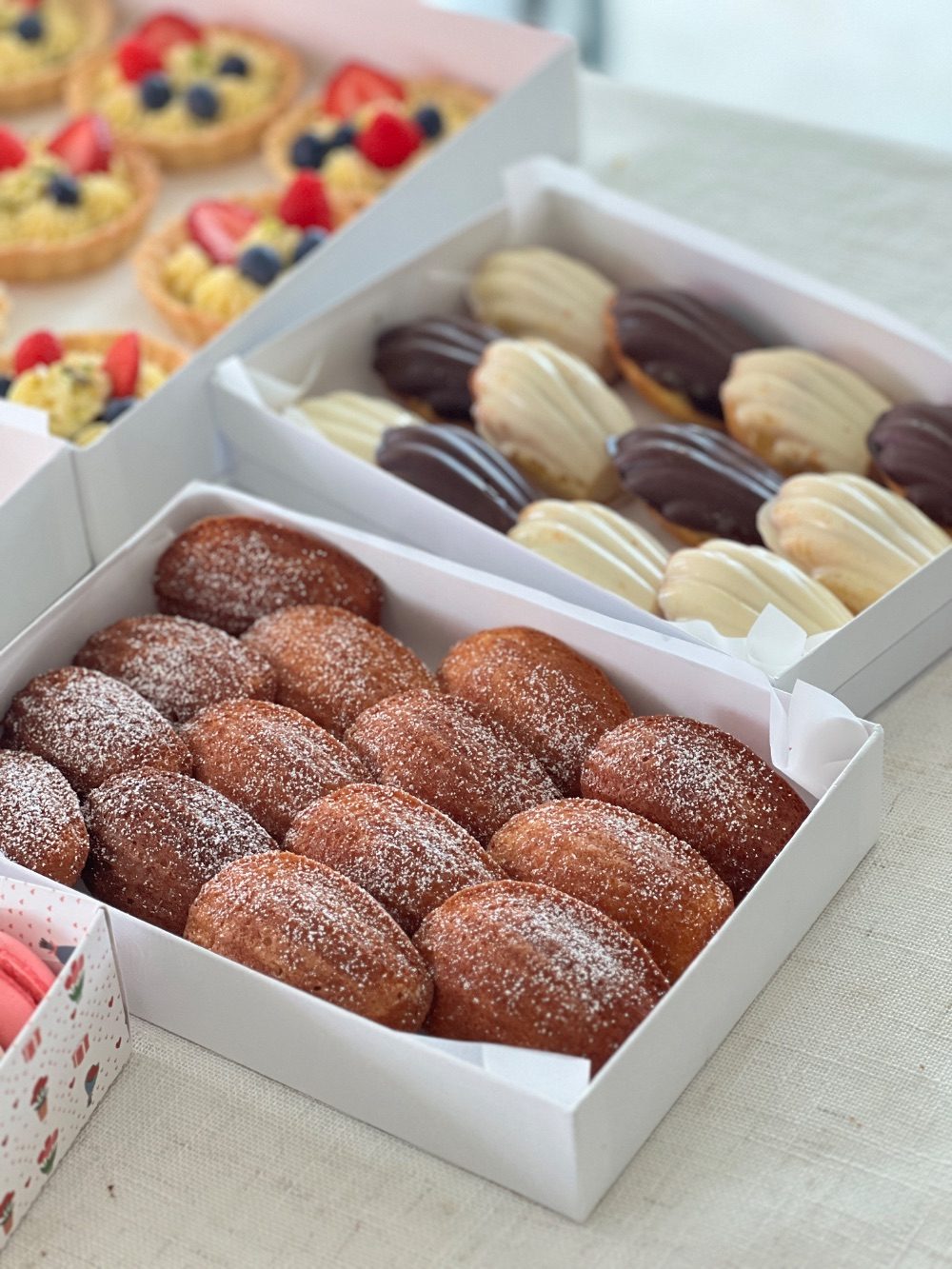 Madeleine box of 12